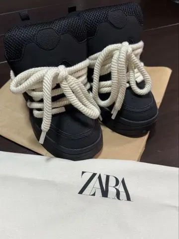 ZARA 블랙 로프 스니커즈 40