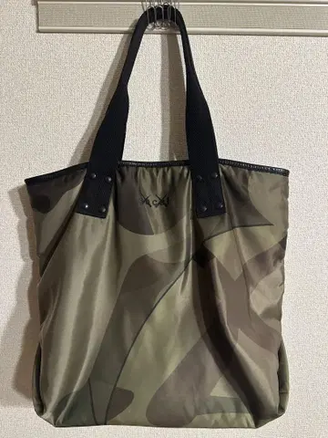 사카이 x kaws 카모플라쥬 토트백 Tote Large 사이즈