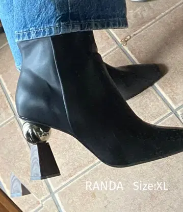 RANDA 블랙 스틸레토 부티