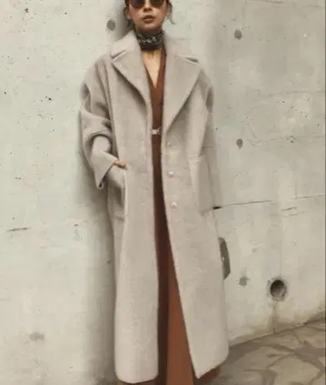 아메리 빈티지 BLANKET LIKE FAKE MOUTON COAT