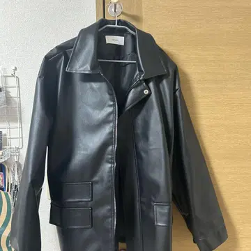 SENTOY 블랙 오버 사이즈 가죽 코트