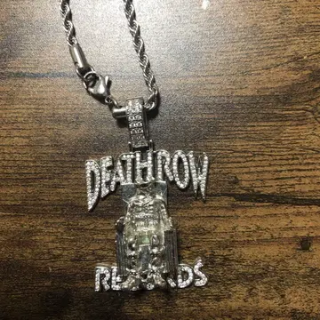 DEATHROW 다이아몬드풍 펜던트 목걸이