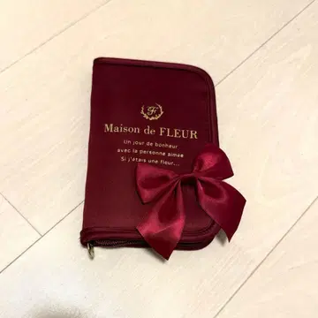 메종 드 플뢰르 여권 케이스 빨간색