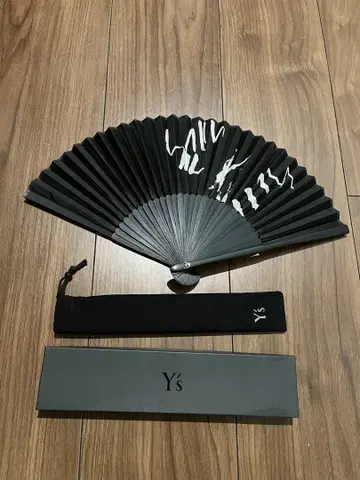 새상품급 Ys 부채 블랙 화이트 필기체 디자인
