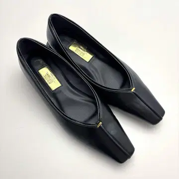 새상품급 루타롱리즈 내로우 스퀘어 심 플랫 펌프스 22.5cm