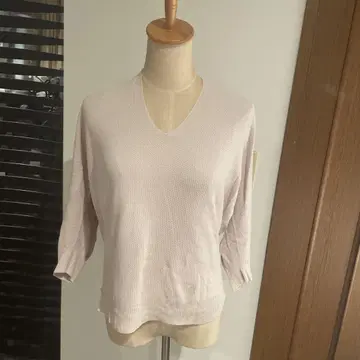 베이지 V넥 스웨터 풀오버