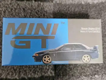 MINI GT Nissan Skyline GT-R 1/64