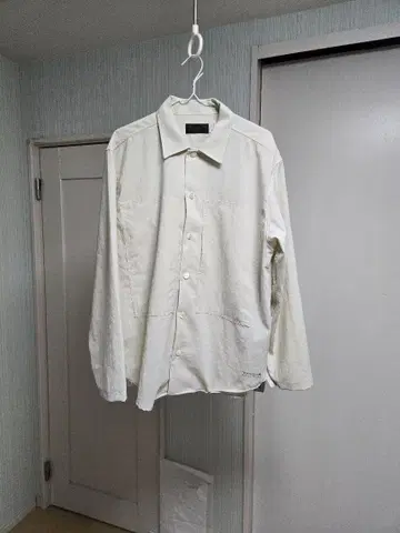 트로피 클로징 흑백 유틸리티 셔츠