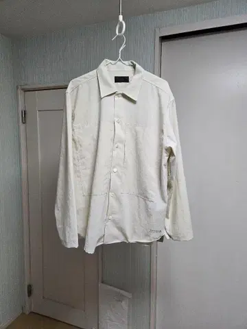 트로피 클로징 흑백 유틸리티 셔츠