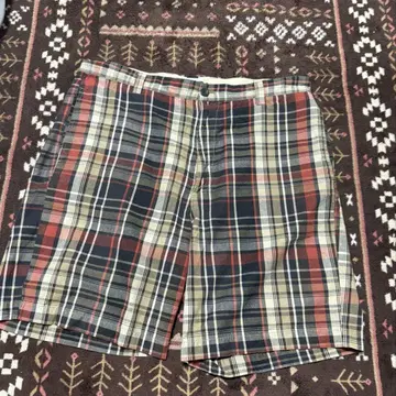 CHAPS 체크 무늬 숏팬츠 36