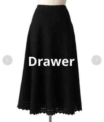 Drawer 16G 밑단 스캘럽 플레어 니트 스커트 블랙