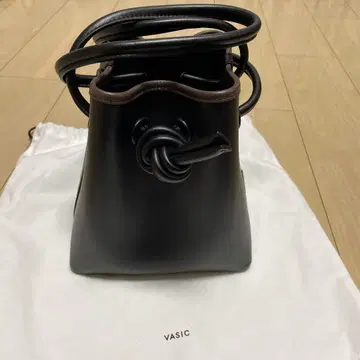 투모로우랜드 별주 VASIC bond 핸드백