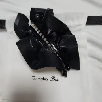 컴플렉스 비즈 바나나 클립 블랙