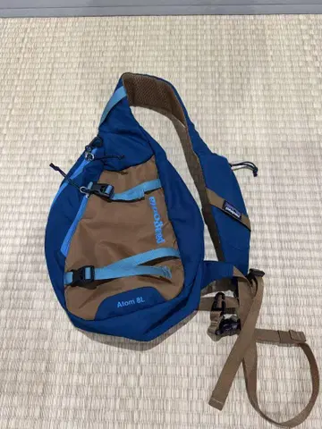 Atom 8L 숄더백