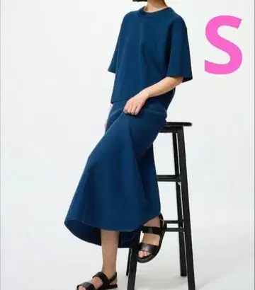 유니클로 UNIQLO 워셔블 밀라노 리브 플레어 스커트 S 사이즈 새상품