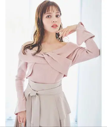 dazzlin 트위스트 크로스 니트탑