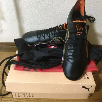 PUMA KING SPECIAL EDITION 크루이프 모델.