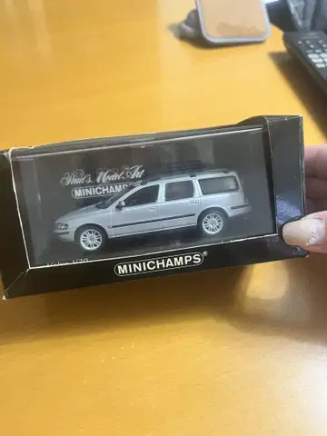 MINICHAMPS Volvo V70 실버 1/43