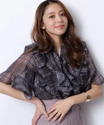 저스길리티 시어 체크 블라우스