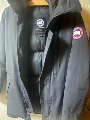 CANADA GOOSE 네이비 다운 자켓