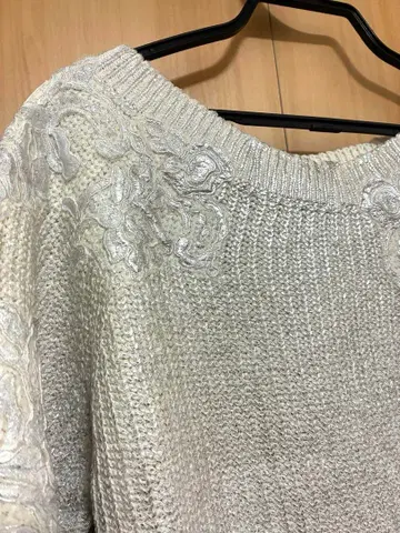 세일 정가 12만 엔 ERMANNO FIRENZE 실버 자수 니트