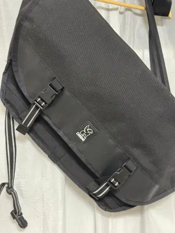 블랙 메신저 백