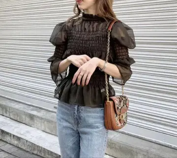 AMERI SHEER VOLUME SHIRRING TOP