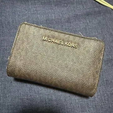 MICHAEL KORS 골드 접이식 지갑