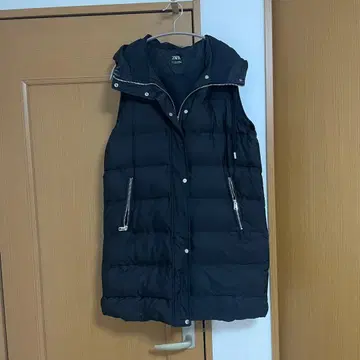 ZARA 블랙 다운 베스트
