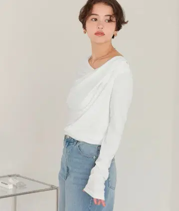 오프숄더 롱 슬리브 티셔츠