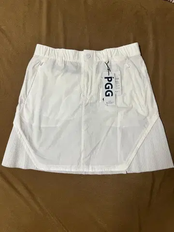 PGG 화이트 플리츠 스커트