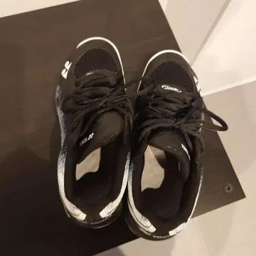 키즈 실내용 YONEX 테니스화 블랙/화이트 US 5.5