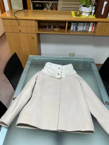 Herno 베이지 퍼 트리밍 숏코트 외출용