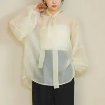 hinari 리본 타이 포함 시어 블라우스