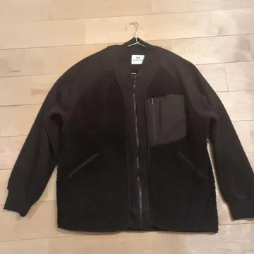 UNIQLO 화이트 마운티니어링 플리스 M 블랙