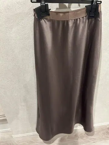새틴 스커트 슬릿 포함 canal accessory