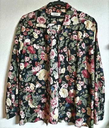 INGEBORG 긴팔 블라우스 & 랩 스커트 & 스카프