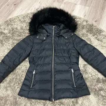 ZARA 블랙 다운 자켓 후드 부착