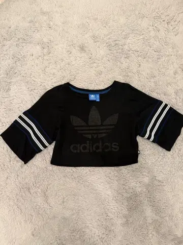 adidas 크롭 T셔츠 S 사이즈 블랙