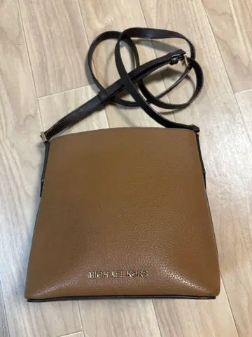 MICHAEL KORS 브라운 숄더백