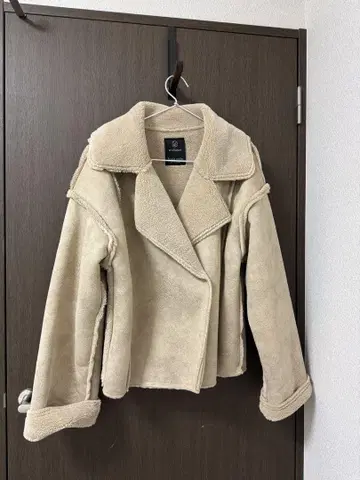 w closet 무스탕 숏코트 베이지