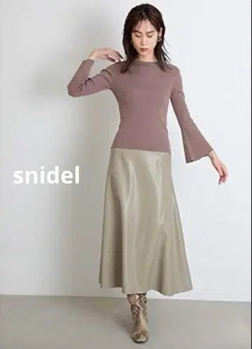 스나이델 가죽 롱 플레어 스커트