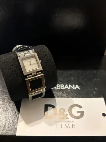 D&G 실버 스퀘어 페이스 손목시계
