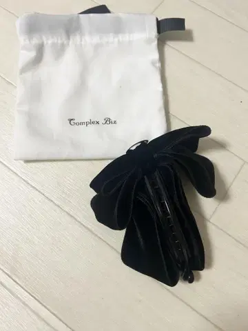 Complex Biz 벨벳 리본 헤어 클립 블랙