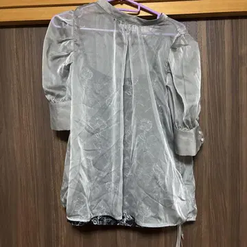 [ 익명 배송 ] 러그나문 시어 프린트 하프 슬리브 블라우스