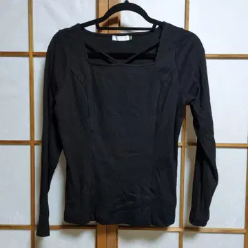 overE 스트랩 티셔츠 96