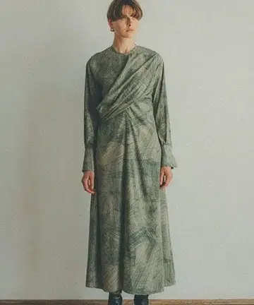 CLANE 클라네 RADIAL LINE TWIST ONE PIECE