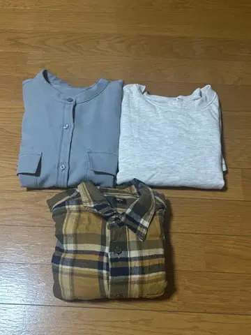 그레이 버튼 달린 셔츠 등