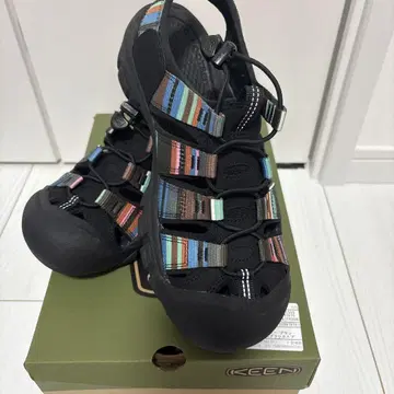 KEEN 아웃도어 샌들 멀티 컬러