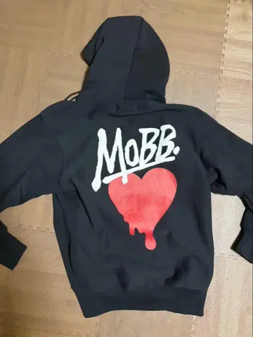 MOBB 후드 부착 후드티 블랙 상태